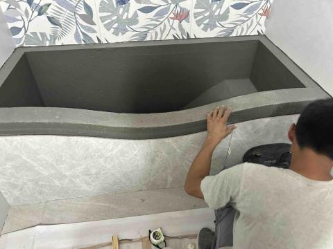 陳子旭 - 造型浴缸貼磚中