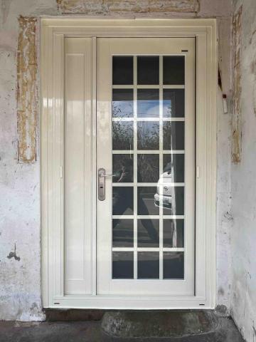 世傑鋼鋁門窗 范先生 - 優墅格子氣密門