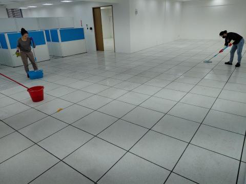 鴻榮統包拆除團隊 - 辦公區室內細清