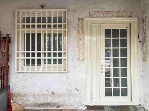 世傑鋼鋁門窗 范先生 - 優墅格子氣密門