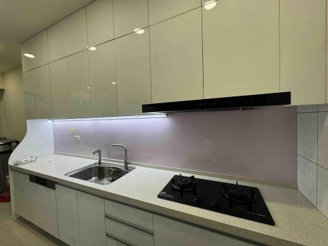 莊子緯 - 廚具玻璃
5優白T烤漆（粉紅）