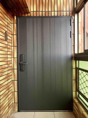 世傑鋼鋁門窗 范先生 - 舊改包框 施工後 條碼壓花藝術門