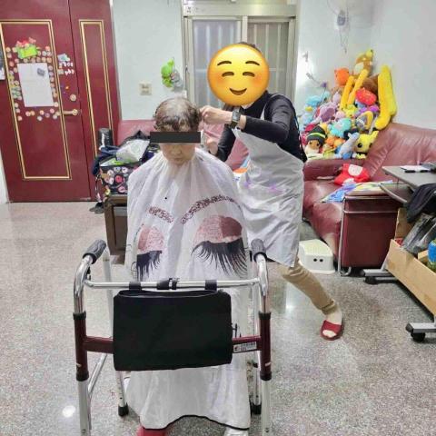 采采全方位美業到府服務～☺️ - 亮眼的圍裙☺️