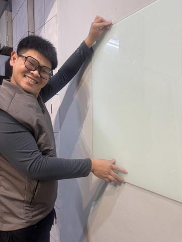 昇邑室內空間裝修（木工職人） - 特殊慈禧烤白玻璃安裝