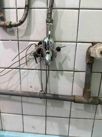 穆俊宇 - 水龍頭更換