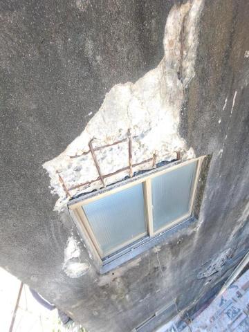 FRP玻璃纖維防水、室內外防水、內外牆油漆、仿石漆、侷限空間 - 彰化室外鋼筋外露 樹根去除 施工前