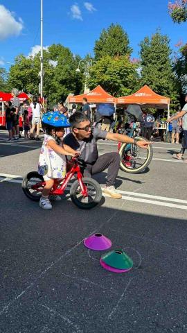 張祐綸 - 妹妹聽教練講解走線