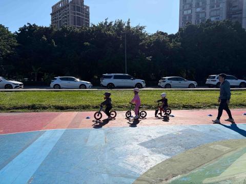 張祐綸 - 滑步車接龍練習