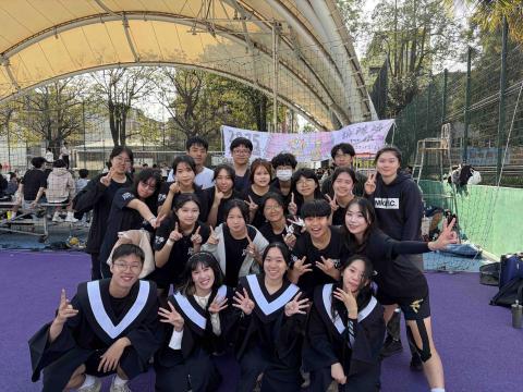 周雨玲 - 帶中山醫的理系系隊 （男女排都有）