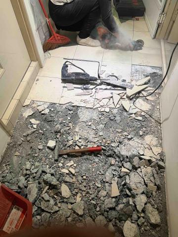 炳維工程行 - 破裂磁磚拆除