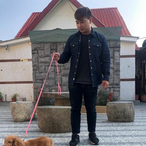 提供駕訓班手排服務的專家廖恆毅