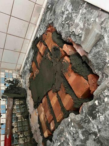 炳維工程行 - 填補水泥及磚頭