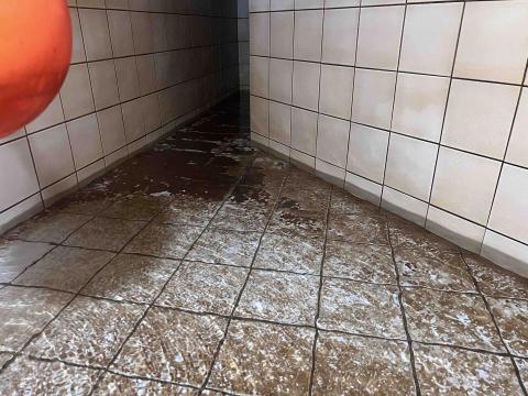 守淨潔淨 - 水塔內部 清潔前