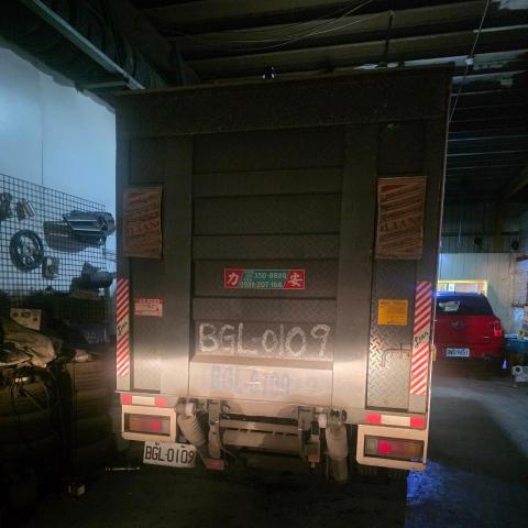 提供短髮燙髮尾服務的專家大頭