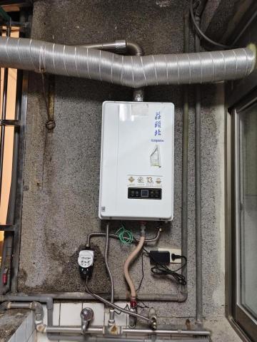 Kevin Wing - 熱水器專用耐熱90&deg;加壓馬達（一鏡到底）
「安裝前後對照」
水壓明顯增強一倍 
施工者：Kevin wing 