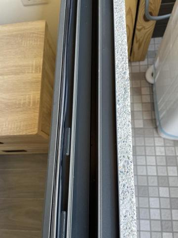 許喬智 - 窗溝清潔也不放過