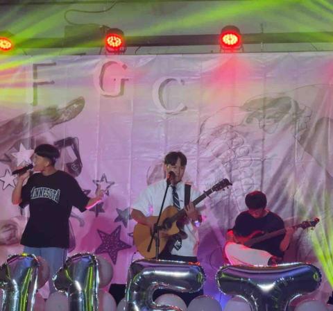 陳恩 - 平時會接學校吉他表演案