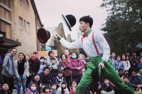 小綠人 Littlegreenman - 帽子雜耍表演 Hat juggling