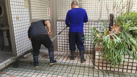 Ms.黃清潔工作室 - 社區內地板使用高壓水槍清洗並清潔乾淨