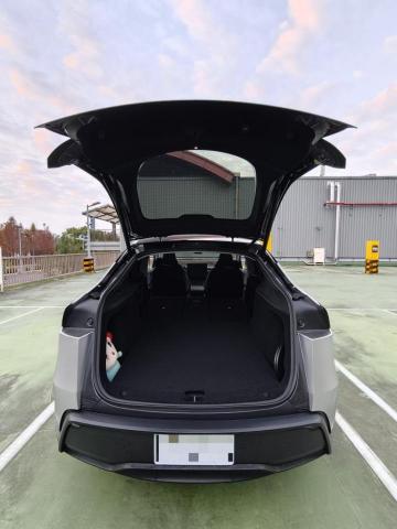 Model Y專業載貨 -   