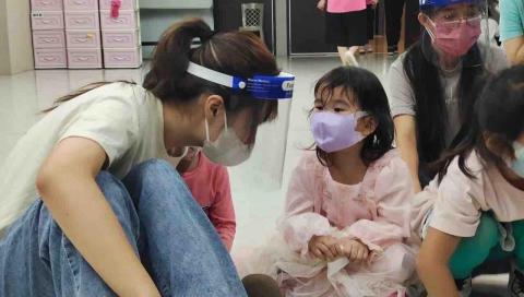 張羽欣 - 參加愛鄰舍與小朋友互動