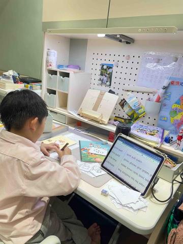 Teacher Tracy_雙北 - 1對1英文家教，透過遊戲活動培養小朋友詞彙及英語表達能力