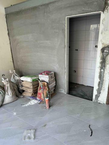 陳俊勲 - 廁所貼壁磚