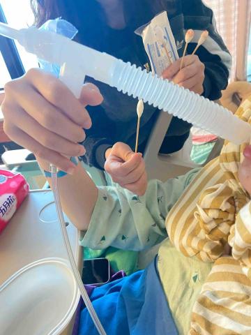 郭姵均 - 給個案吸蒸氣 個案做正顎手術 