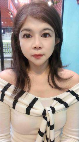 提供餐點服務的專家姵均