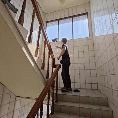 亮潔企業社 - 社區樓梯清洗