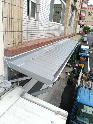 浪板鋼構工程行 - 新竹祥園街-早餐店新建遮雨棚