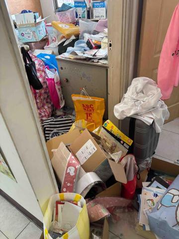趙藝紜「減法整理師」 - 這是左圖整理前的原稿圖「滿到門外面的磁磚」