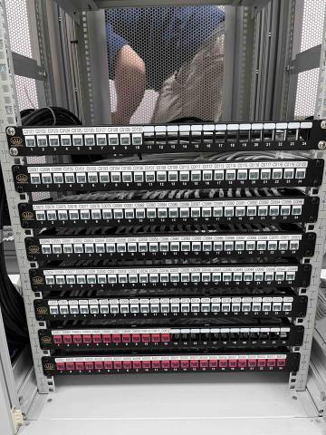 緻耀科技工程有限公司 - 資訊機櫃