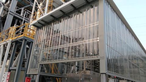 浪板鋼構工程行 - 新竹科學園區內機台搭建鋼構.屋頂使用四合一雙層鋼板及透明採光罩牆面