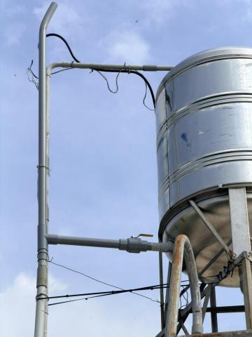 煜伸水和電維修 - 水塔出水球閥更換、OT透氣管、水塔入水管、重新配管。