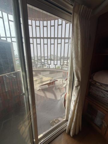 開鑫金屬工程 - 紗窗門損壞更換（施工前）