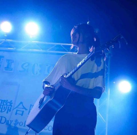 曾怡蓁｜入門吉他｜八年表演經驗 - 