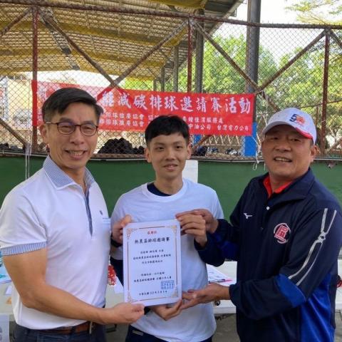 提供排球服務的專家陳致瑋