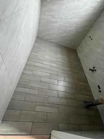 李宗翰 - 浴室地磚45x15木紋磚施作後