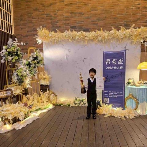 芳慈 - 指導學生比賽屢獲佳績