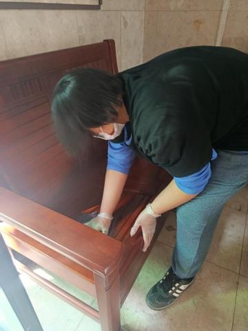 Ms.黃清潔工作室 - 大廳會客間桌椅擦拭消毒清潔