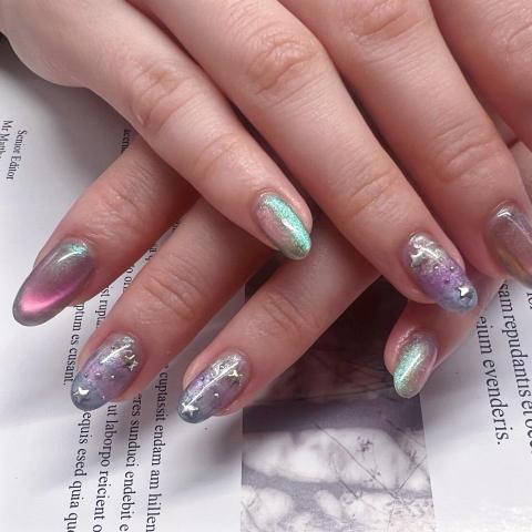 提供指甲光療機服務的專家jessieca Lin