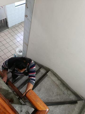 Ms.黃清潔工作室 - 梯間扶手擦拭清潔