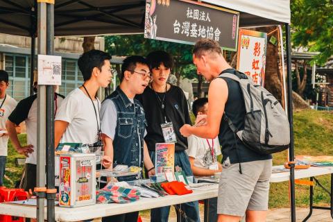 攝影師雅雅 - 台中基好市集(攤商與客人的互動)