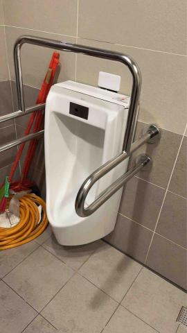 黃子睿 - 小便斗漏水處理及安裝