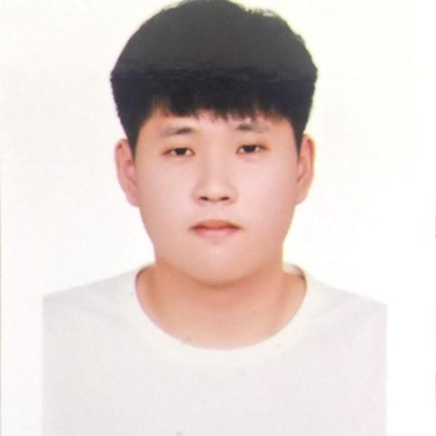 提供電子琴架服務的專家王竣堃