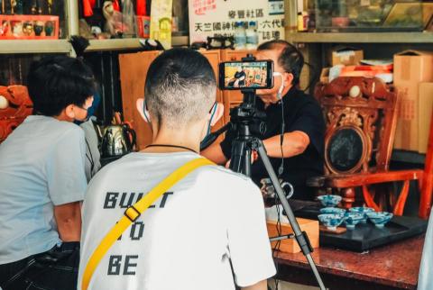 攝影師雅雅 - 專案計畫(訪談側拍)