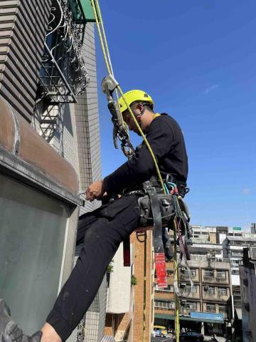 極限鋼鋁高空工程行 - 