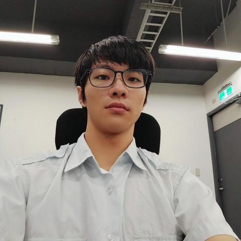 提供申辦服務的專家黃宇賢