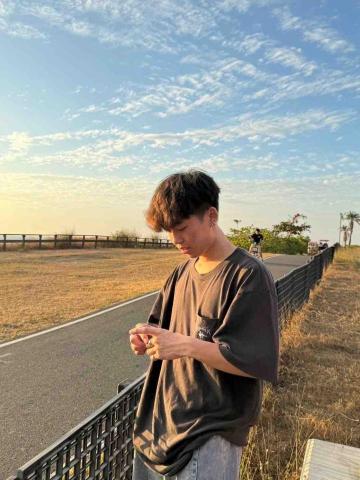 提供彩繪服務的專家鄭群樺